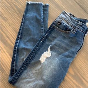 Kan Can Stretchy Skinny Jean